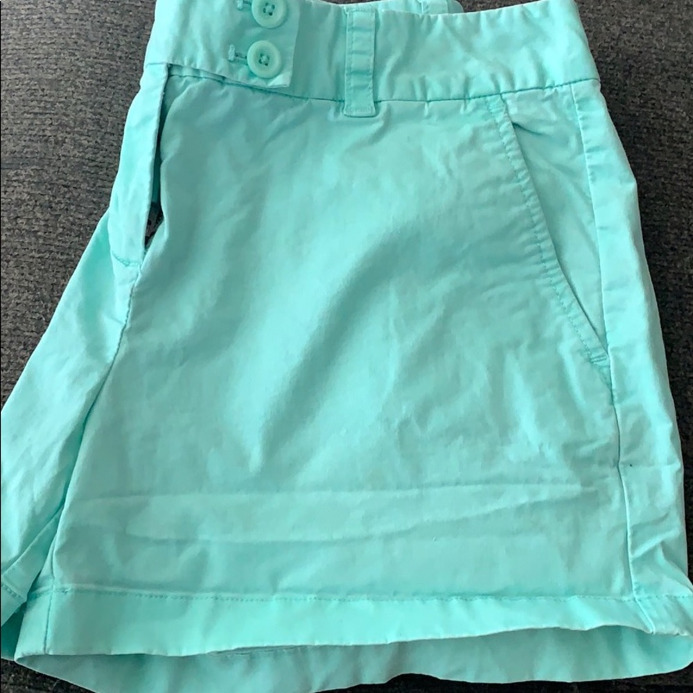Vineyard Vines 3 1/2 in shorts Mint color
